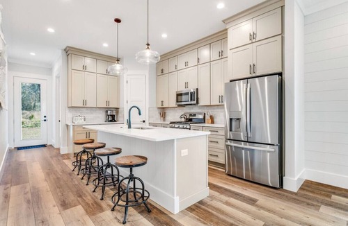 Greenway Park House | Sea La Vie 46–Newly Built Home–Sleeps 9