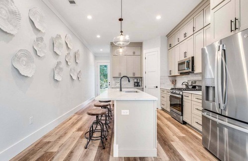 Greenway Park House | Sea La Vie 46–Newly Built Home–Sleeps 9
