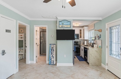 Indian Rocks Beach Cottage | Sea La Vie Cottage by the Beach - Unit A
