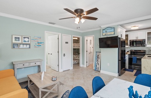 Indian Rocks Beach Cottage | Sea La Vie Cottage by the Beach - Unit A