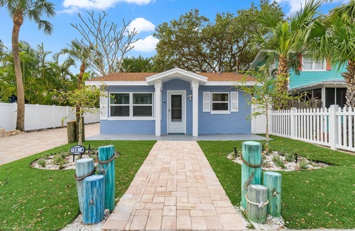 Indian Rocks Beach Cottage | Sea La Vie Cottage by the Beach - Unit A
