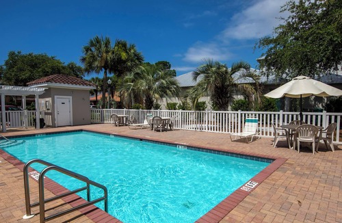 Emerald Waters Village House | Sea La Vie in Miramar Beach A | Community Pool & Beach Access + 2 Included Bikes