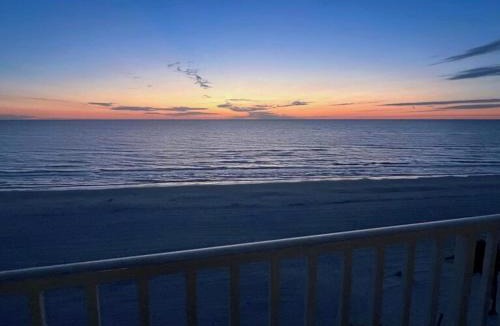Redington Shores Apartment | Sea Oats 401 - Beautiful 2 Bed 2 Bath Ocean Front Corner Unit - Prime Location!