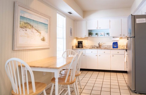 Holmes Beach Condo | Sea Pirate 7 2/1 Condo Pool Just Steps To Beach