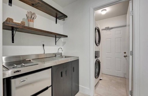 Edgewood Apartment | Sea Star-Newly Renovated Studio with Bathroom and Kitchenette