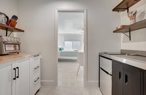 Edgewood Apartment | Sea Star-Newly Renovated Studio with Bathroom and Kitchenette