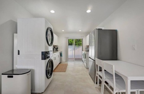 Edgewood Apartment | Sea Star - Popular Newly Renovated 2 bedroom/1 bathroom