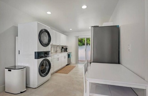 Edgewood Apartment | Sea Star - Popular Newly Renovated 2 bedroom/1 bathroom