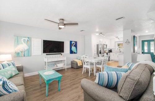 Jacksonville Beach House | Sea Turtle Townhouse: Cute and comfy Townhouse - 3 Blocks from the Beach