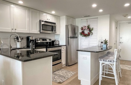 Marco Island Condo | Sea Winds 1105: Updated Beachfront Condo!