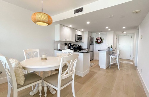 Marco Island Condo | Sea Winds 1105: Updated Beachfront Condo!