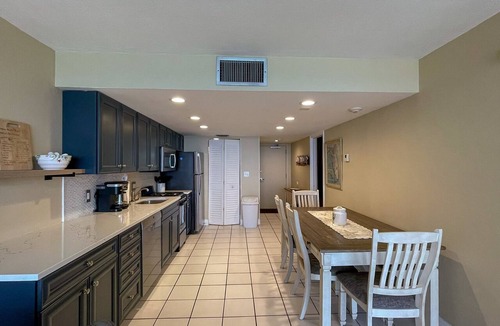 Marco Island Condo | Sea Winds 1203: Beautiful Beach Front Condo
