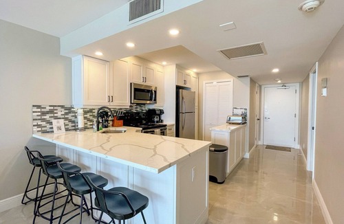 Marco Island Condo | Sea Winds 603: Totally Renovated Condo; Beach Front