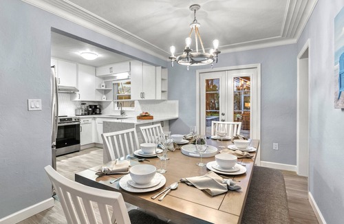 Saint Armands Key House | Seabreeze Serenity: Coastal Luxury Retreat with Pool & Spa Steps from Lido Beach & St. Armands
