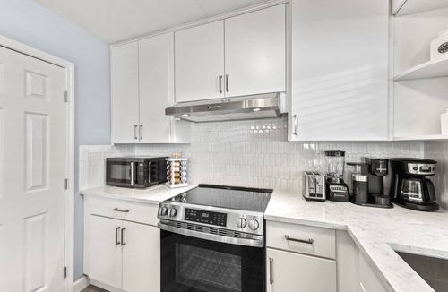 Saint Armands Key House | Seabreeze Serenity: Coastal Luxury Retreat with Pool & Spa Steps from Lido Beach & St. Armands