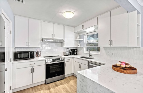 Saint Armands Key House | Seabreeze Serenity: Coastal Luxury Retreat with Pool & Spa Steps from Lido Beach & St. Armands