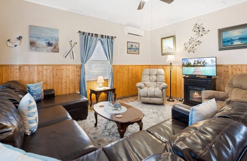 Cedar Key House | Seafoam Vacation Rental. Historic house near the water, coffee shop, restaurant