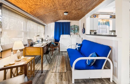 Cedar Key House | Seafoam Vacation Rental. Historic house near the water, coffee shop, restaurant