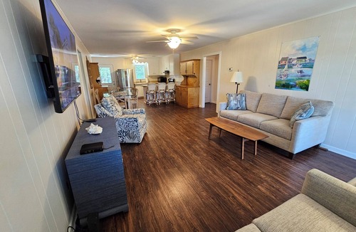 Edisto Island House | Seaglass 4bedroom 2bath with 8beds King bed WiFi Across from the beach Lg yard