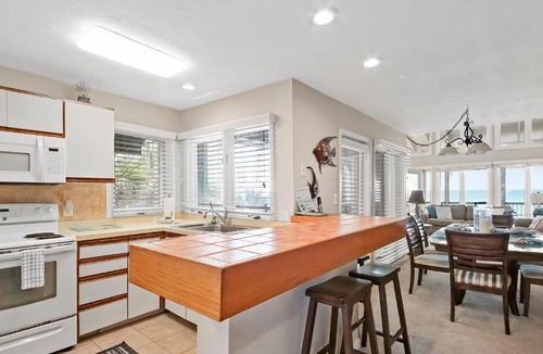 Crystal Beach House | Sealoft 201
