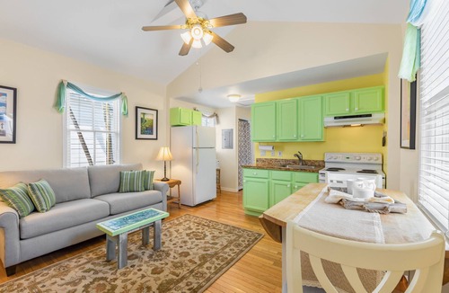 Historic Seaport Cottage | SEAPORT SANCTUARY ~ Come and Enjoy this Romantic & Lovely Couples Hideaway!