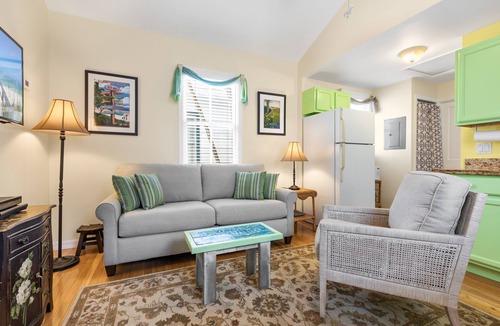 Historic Seaport Cottage | SEAPORT SANCTUARY ~ Come and Enjoy this Romantic & Lovely Couples Hideaway!
