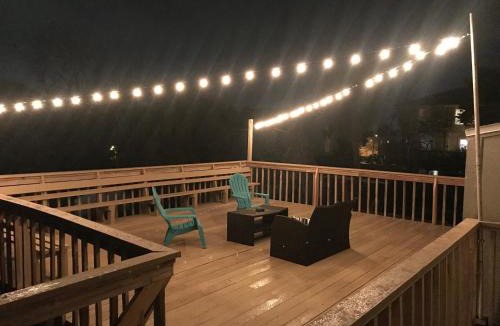 Jacksonville Beach Apartment | Seas the Day - 4 blocks to the beach, restaurant, and bar district - great deck and outdoor space!