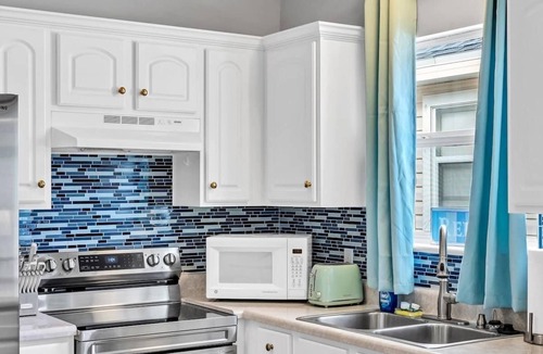 Panama City Beach House | SEASHORE · *New Year’s Special | King Bed| Cvrd Back Porch*