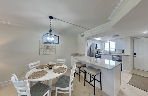 Mid Island Condo | Seaside 208 | Modern Beachfront Escape w. Views