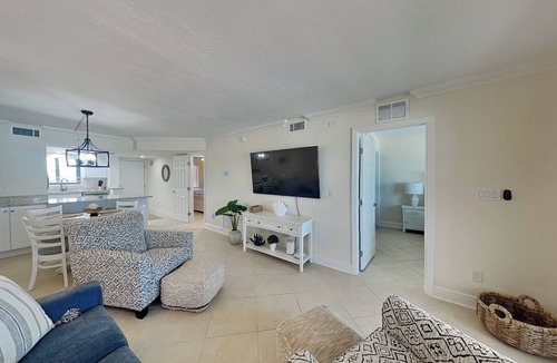 Mid Island Condo | Seaside 208 | Modern Beachfront Escape w. Views