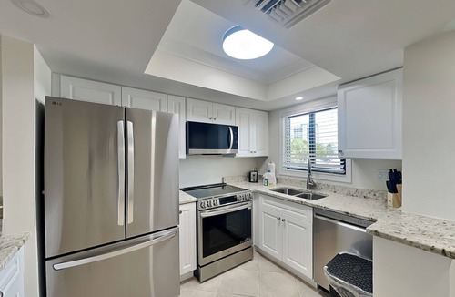 Mid Island Condo | Seaside 208 | Modern Beachfront Escape w. Views