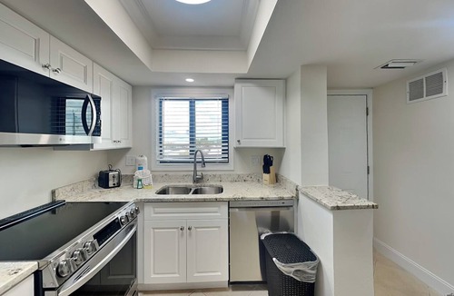 Mid Island Condo | Seaside 208 | Modern Beachfront Escape w. Views
