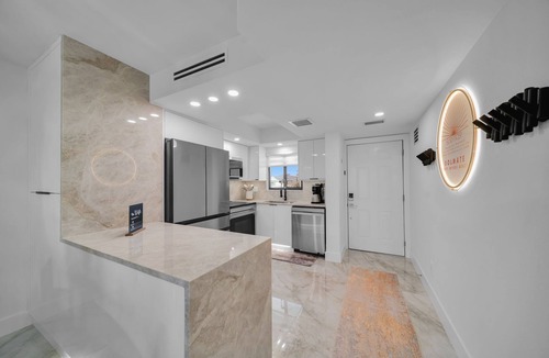 Mid Island Condo | SEASIDE 302. Solmate is a luxurious BEACHFRONT 2BR/2BA Condo in FMB