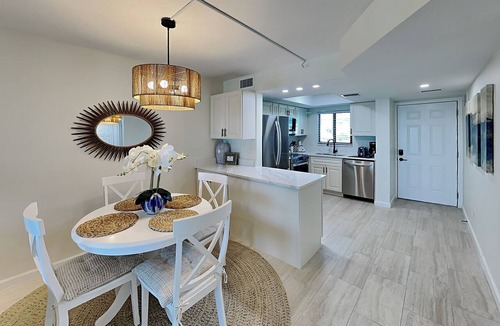 Mid Island Condo | Seaside 304 | Remodeled w. Gulf views + Amenities!