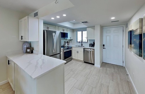 Mid Island Condo | Seaside 304 | Remodeled w. Gulf views + Amenities!