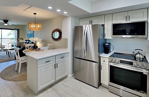 Mid Island Condo | Seaside 304 | Remodeled w. Gulf views + Amenities!