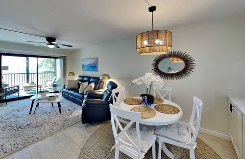 Mid Island Condo | Seaside 304 | Remodeled w. Gulf views + Amenities!