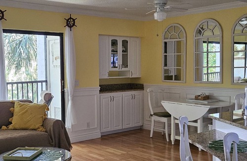 Jupiter Condo | Seaside condo in Jupiter with private views and steps to the beach.