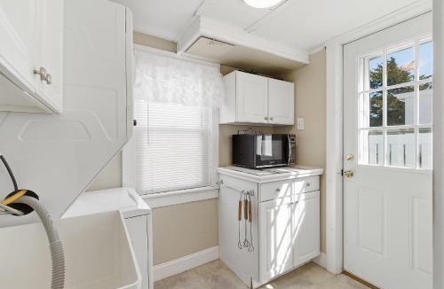 Ortley Beach House | Seaside Park Spacious 6 Bedroom 3 baths Ocean Block House 8 Beach Badges 4 Car private parking