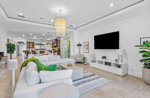Hypoluxo Island House | Seaside Serenity: Your Ideal Palm Beach Waterfront Rental Escape