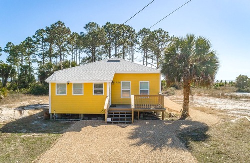 Carrabelle House | Seaside Sunrise 2BR/1BA beachfront home