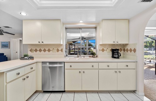 Caloosahatchee Villa | Seaside Villa Mango Bay - 3/2, heated pool, heating included, close to the river