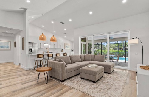 Bee Ridge House | Seasonal Retreat Near Sarasota's Best Attractions !
