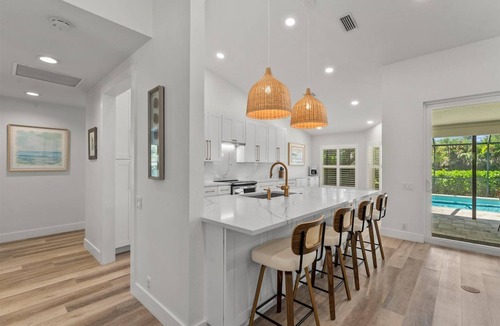 Bee Ridge House | Seasonal Retreat Near Sarasota's Best Attractions !