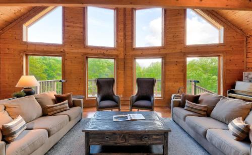 Kedron House | Secluded 18-Acres with Pool Hot Tub Pool Table