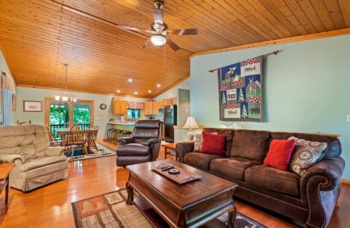 Maggie Valley House | Secluded 4 Bedroom with Hot Tub. 5 minutes to town. MC friendly and accessible!