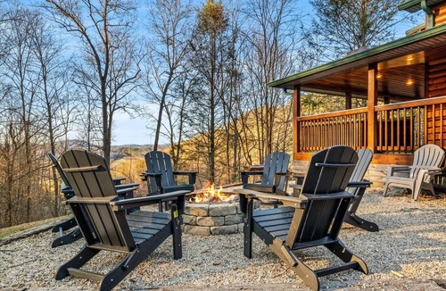 Smoky Mountains Cabin | Secluded 4 Bedroom + Loft, Hot Tub, Fire Pit & Game Rooms!