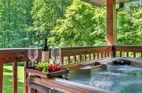 Smoky Mountains Cabin | Secluded 4 Bedroom + Loft, Hot Tub, Fire Pit & Game Rooms!