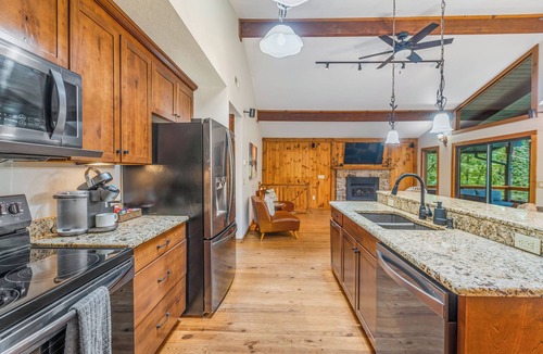 Maggie Valley Ski Chalet | Secluded 4BR Mountain Cabin w/Hot Tub & Fire Pit
