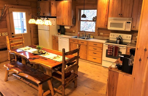 Robbinsville Cabin | Secluded 4BR Real Log Cabin, Dog+Biker Friendly, Hot Tub WiFi Sleeps 10 Privacy!